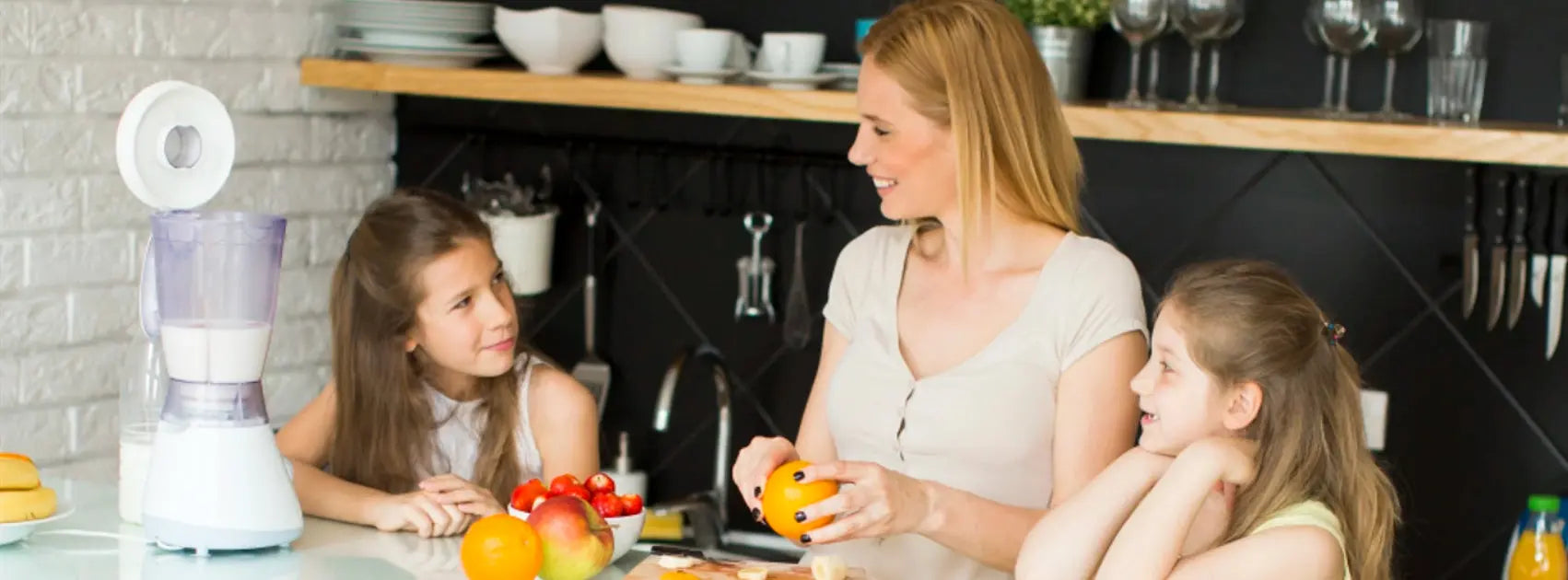 Mom-Hacks-10-Ways-to-Simplify-School-Morning-Chaos-with-Smart-Food-Storage KitchenDance