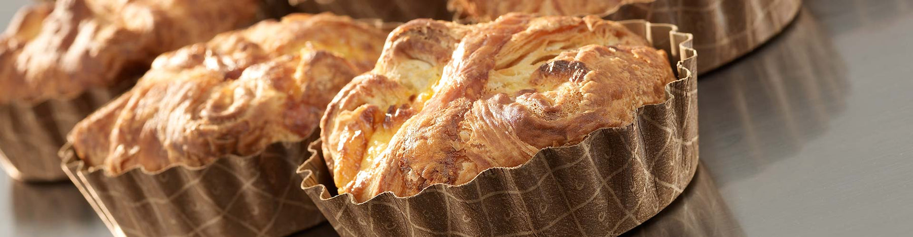 What Types of Desserts Work Best in Paper Bakeware
