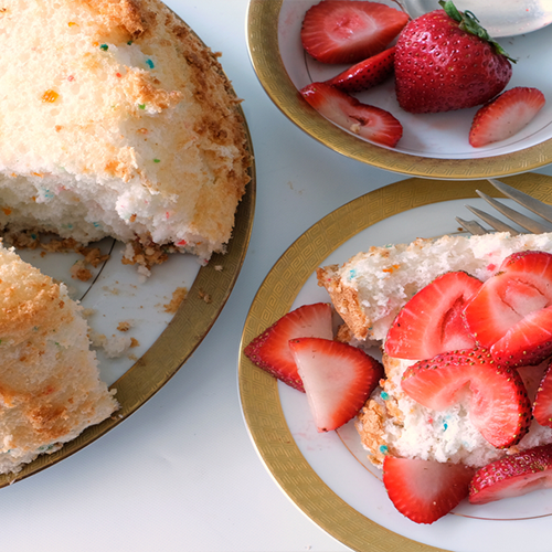 Angel Cake vs. Sponge Cake: A Confectionery Tale