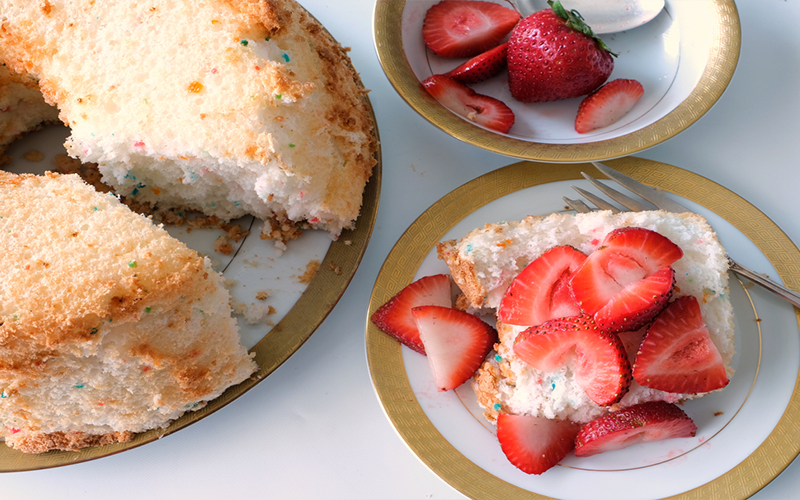 Angel Cake vs. Sponge Cake: A Confectionery Tale