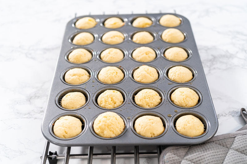 Mini Cake Pans with Lids: A Baker's Petite Delight