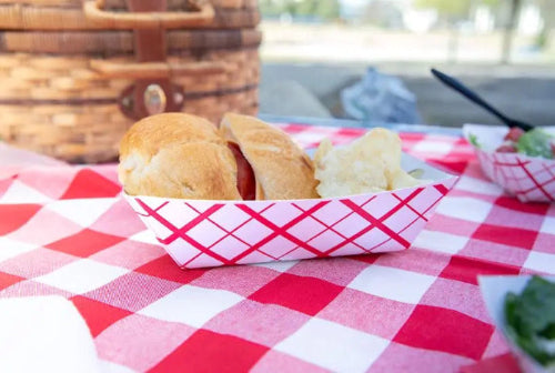 3 lb compostable food tray with filled with food truck food