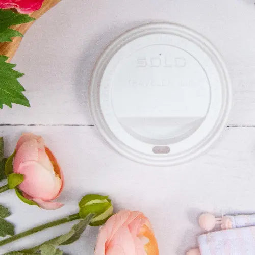 Dart Solo 12-24 oz. White HIPS Plastic Traveler® Lid with Sip Hole - Sleeve of 120 - #TL1224TG