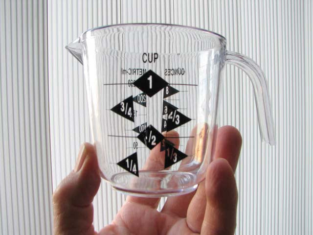 Plastic Measuring Cup - 1-cup